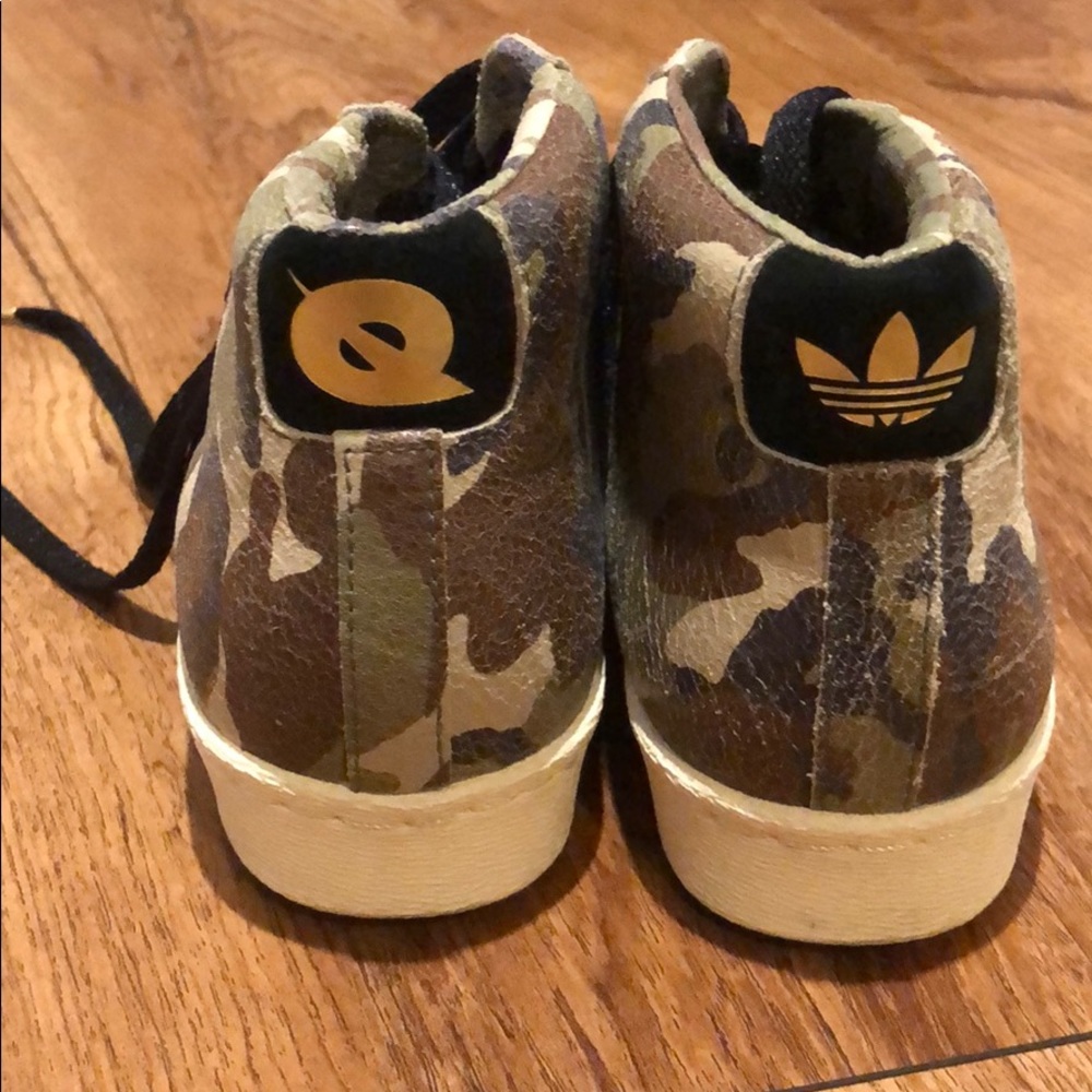 Shoes - Picture 2 of 4
